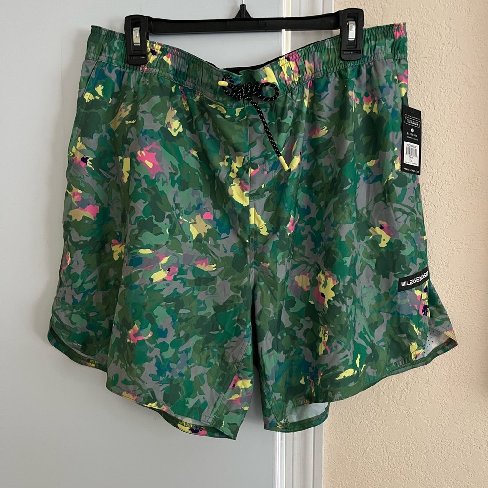 NWT Legends Men's Green Camo/Tropic Shorts